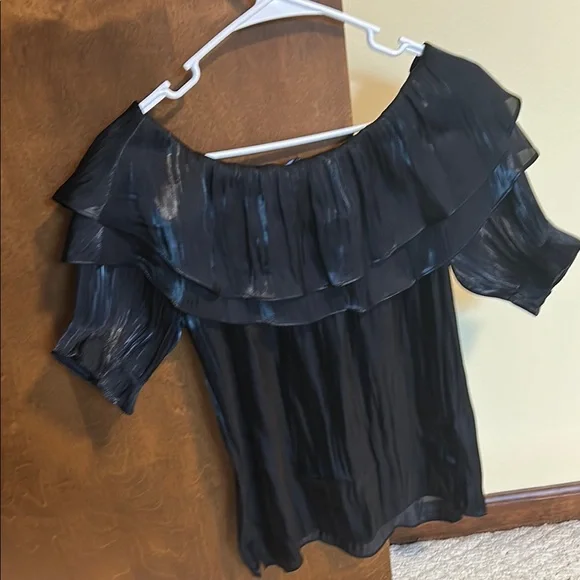 Elegant Black Off-Shoulder Top - Picture 4 of 4